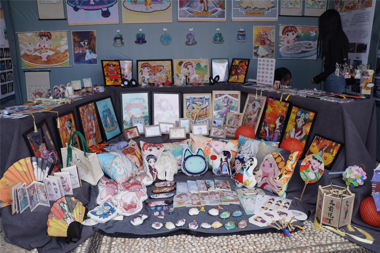 職業(yè)教育活動(dòng)周 | 創(chuàng)意麗江綻放異彩 麗江師專動(dòng)漫制作成果展引領(lǐng)藝術(shù)教育新風(fēng)尚